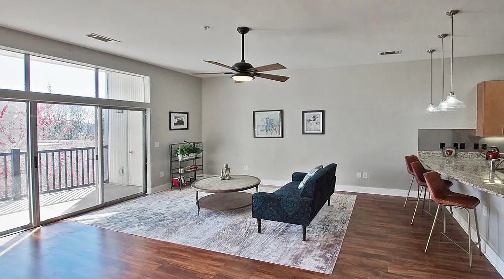 1 bed, 918 sqft, $1,780 — Photo 3