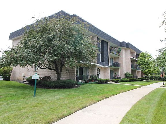 2nd image of 10400 Parkside Ave 1040-unit B-3