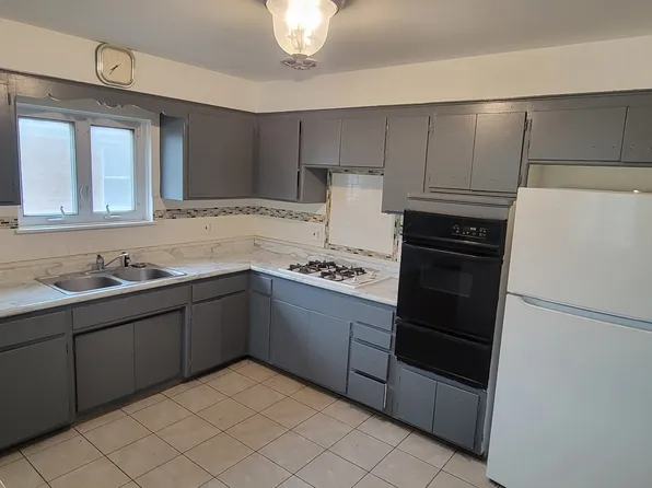 7901 W Crain St APT 2, Niles, IL 60714