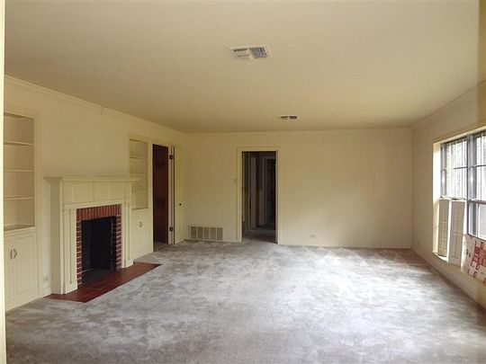 2nd image of 4804 Hillcrest Dr