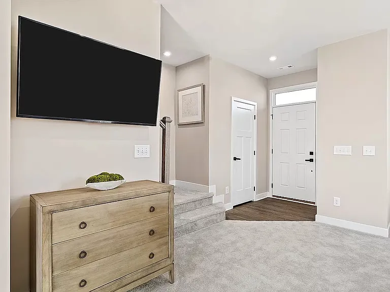 604 Rosedown Ln — Photo 5
