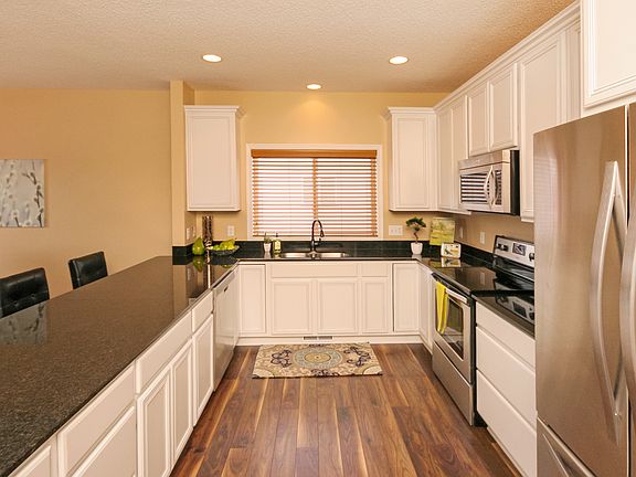 3rd image of 292 Sibley Ct