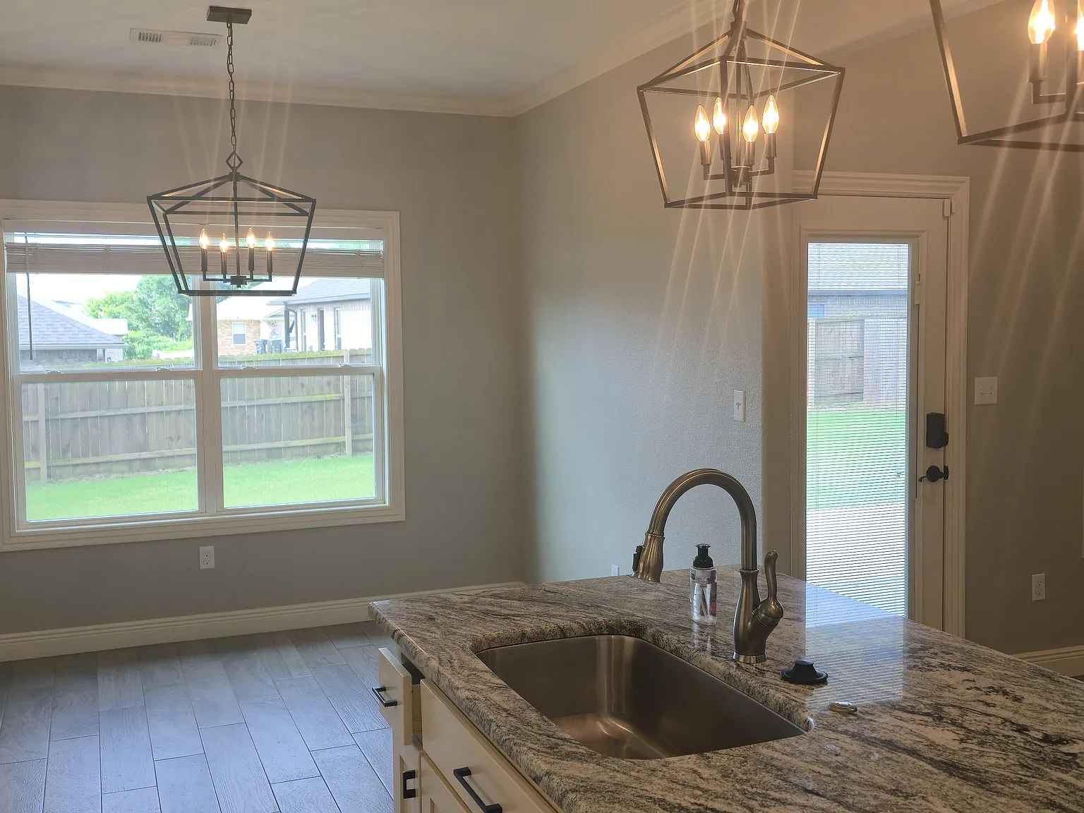 3 bed, 1834 sqft, $2,150 — Photo 4