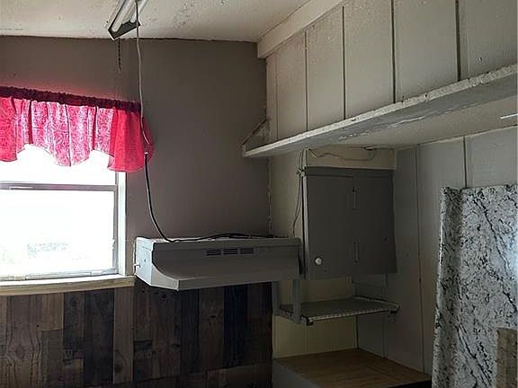 5th image of 156 Jean Marie St