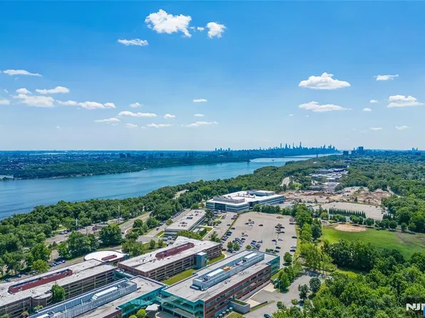 41 Laurie Dr, Englewood Cliffs, NJ 07632