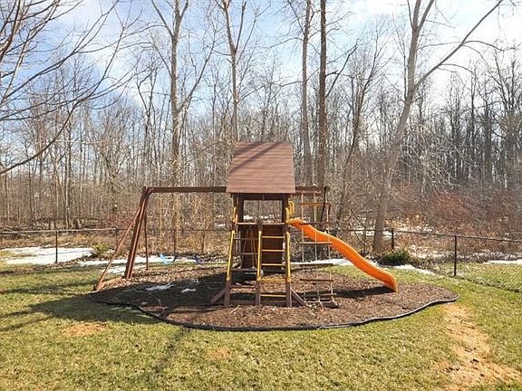 3rd image of 8460 Farm Ln