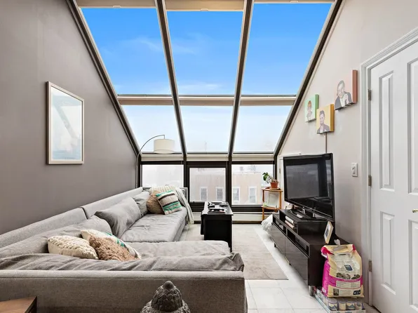 301 Monroe Street image 1 of 14