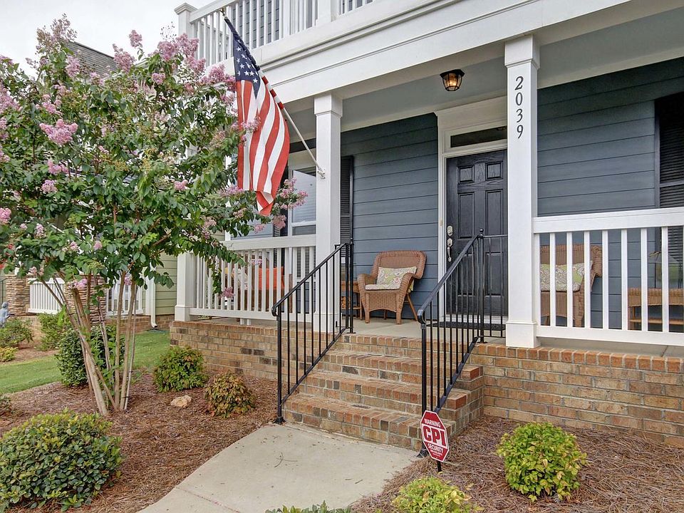 Front porch living