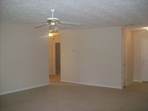 3rd image of 910 Edenwood Dr