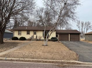 605 Funk Ave, Lakefield, MN 56150