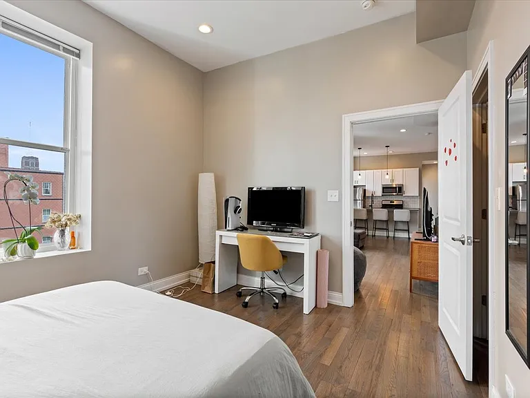1946 S Racine Ave #4R — Photo 16