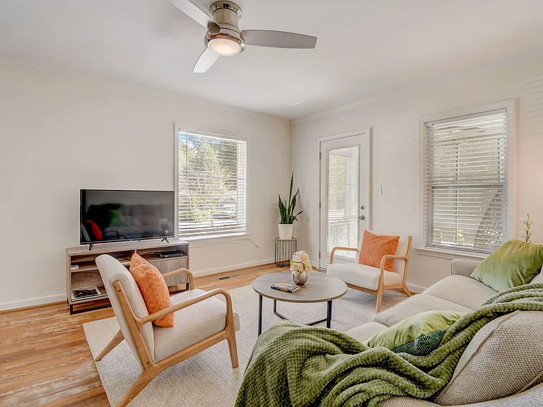 711 Campbell Cir — Photo 3