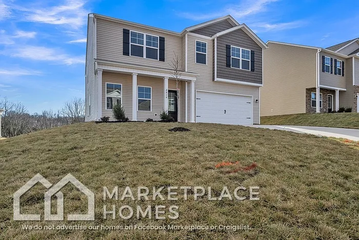 4 bed, 2.5 bath, 2806 sqft, $2,295 — Photo 2