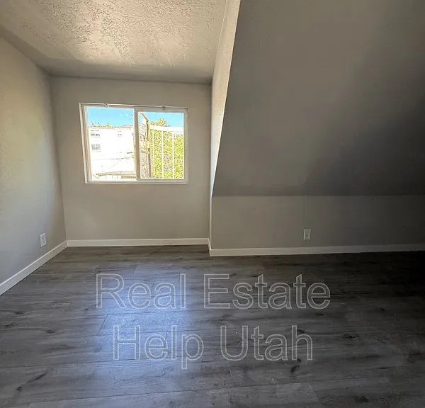 365 S Elizabeth St #5 — Photo 11