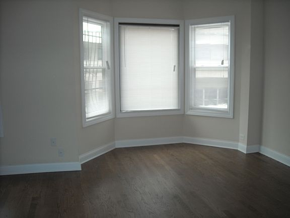 3rd image of 2527 N Lincoln Ave APT E2