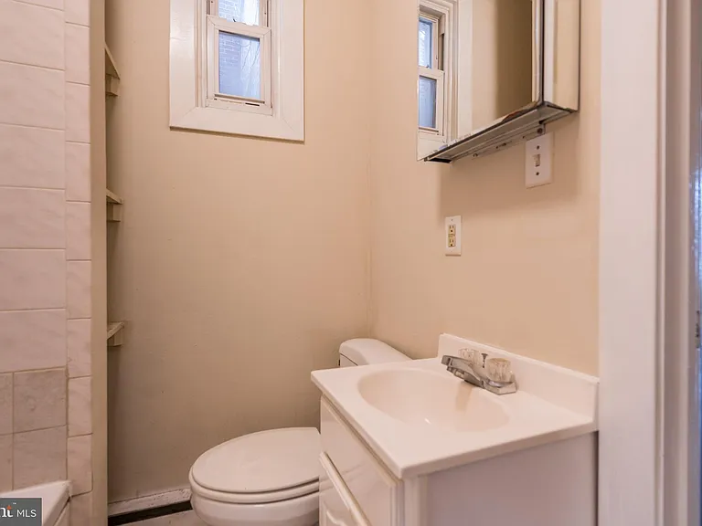 1933 Spring Garden St #1F — Photo 11