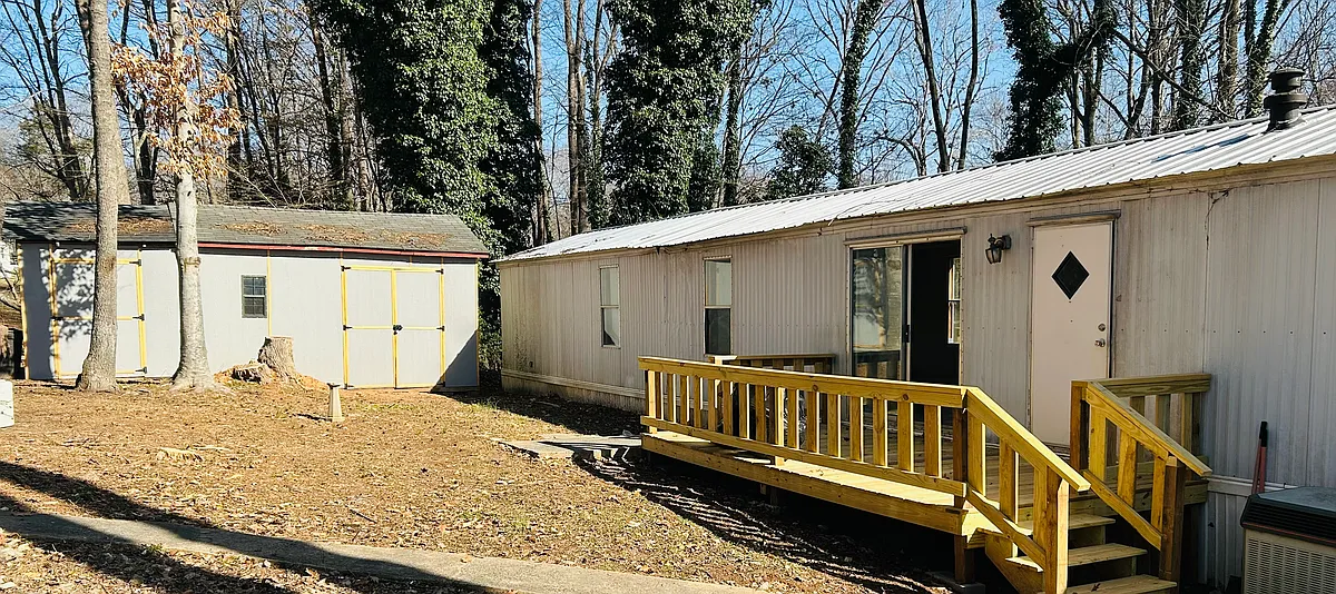 Building Photo - 2072 Wow Rd #3