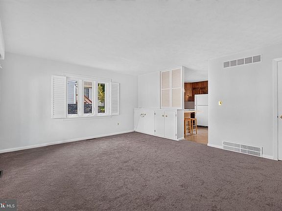 4th image of 240 W Broad St