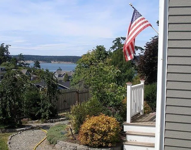 4 bed, 2.5 bath, 2129 sqft, $3,500 — Photo 2