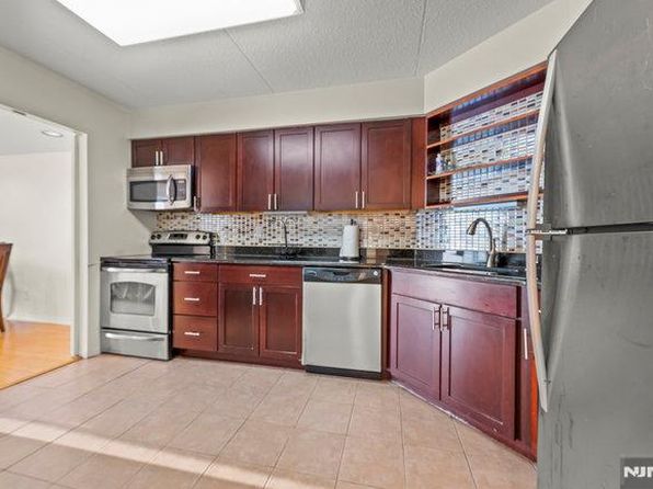 1055 River Rd APT 901