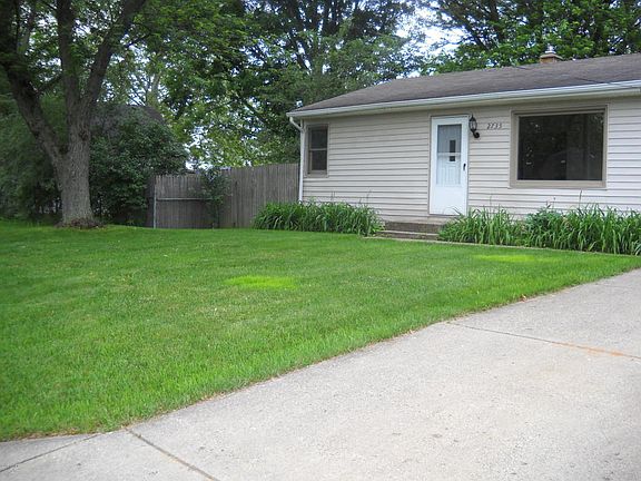 3rd image of 2735 Woodbine Ave SW