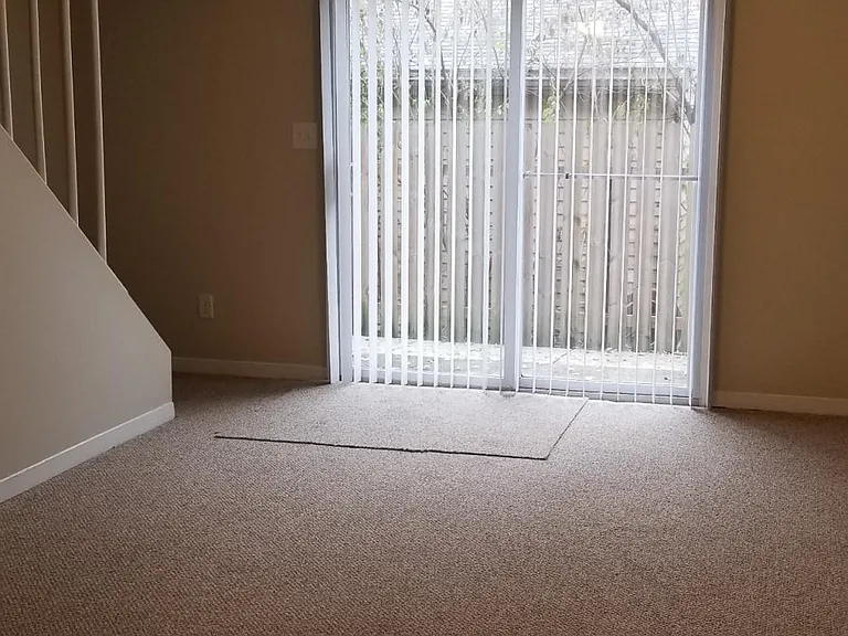 1406 Sunset Dr #C — Photo 3