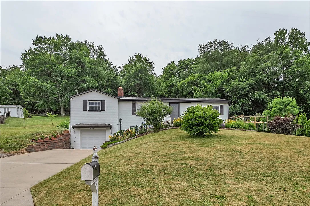 475 Orchard Ln photo 1