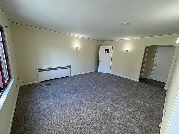 3rd image of 104 Hillcrest Blvd #11