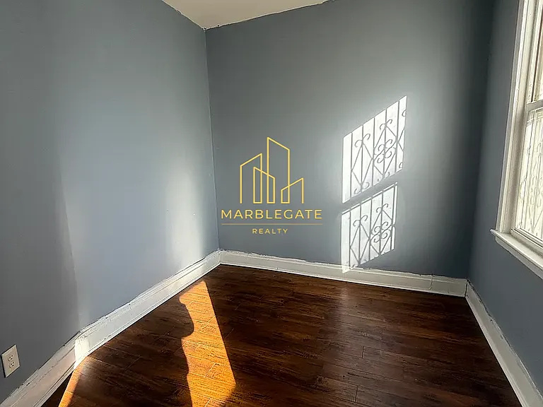 313 S 19th St #22 — Photo 4