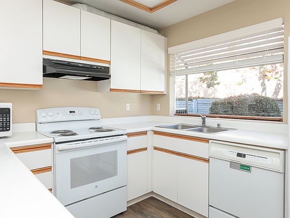 4th image of 655 Martinique Ct
