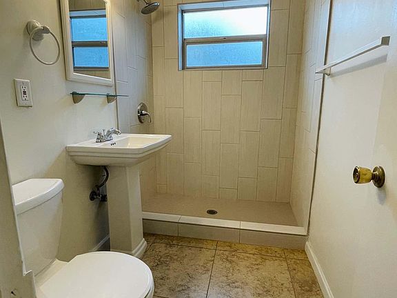 3rd image of 1002 N Jones Blvd #B