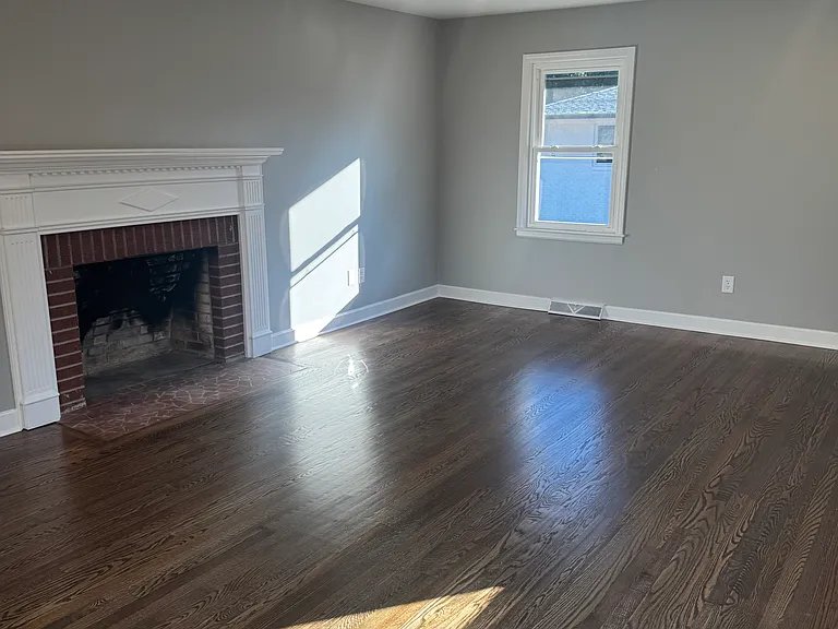 209 Brook St — Photo 5