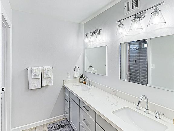 3rd image of 6809 E Kings Ave