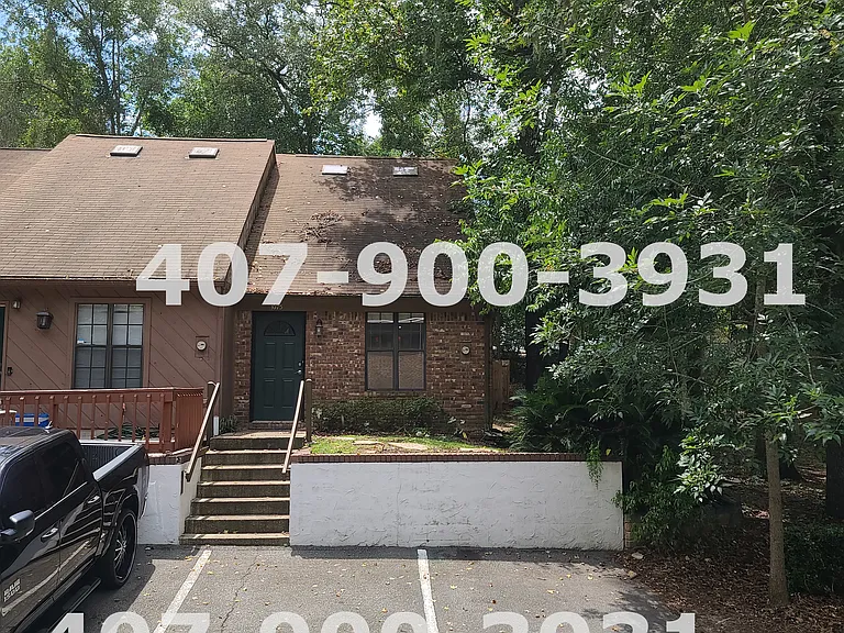 1075 Ocala Rd — Photo 2