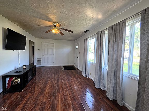 4th image of 504 Carol Dr