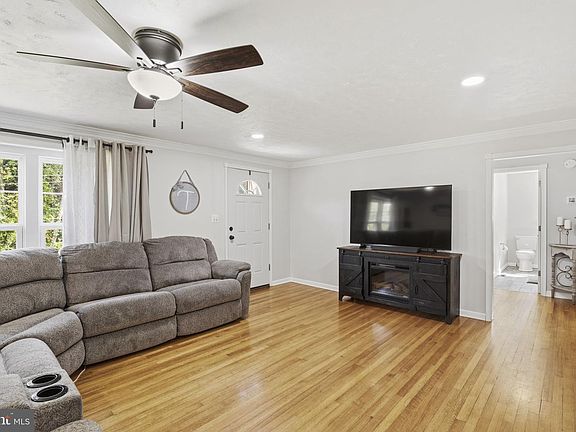 5th image of 1730 Ridge Rd