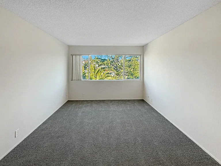 480 Crescent — Photo 14