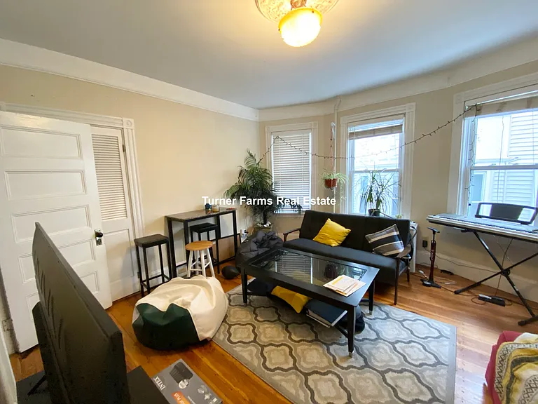 12 Oswald St #2A — Photo 3