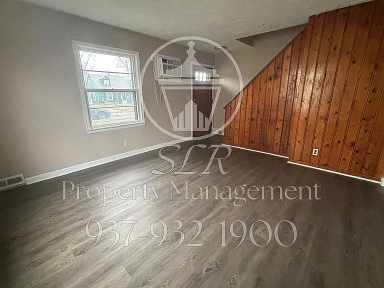 1029 Blakley Dr — Photo 6