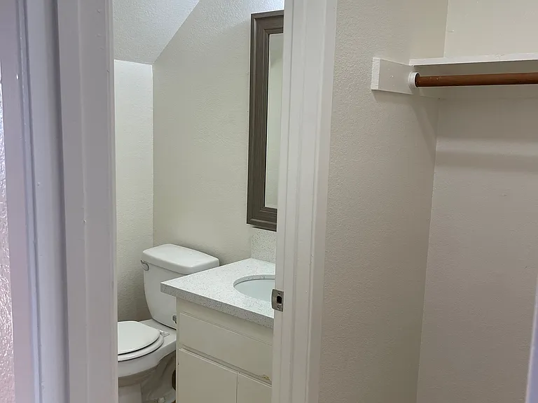 1158 Ash St #7 — Photo 5