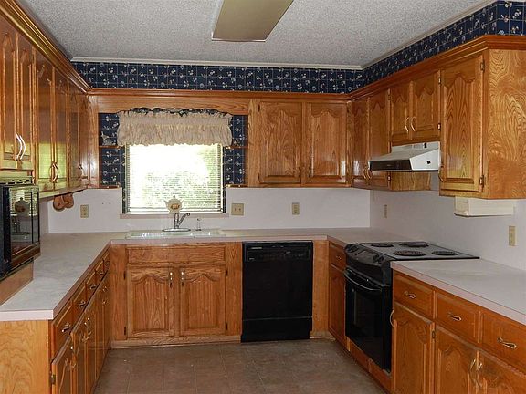 4th image of 6810 Sanderson Ln
