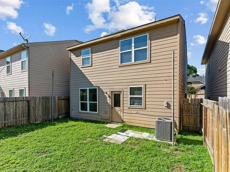 11017 Panther Ct — Photo 38