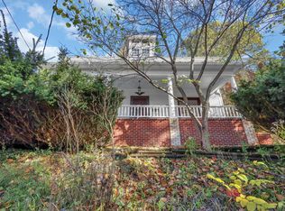 438 W College St, Granville, OH 43023