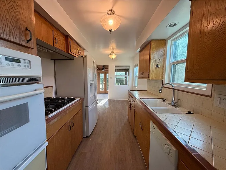5937 Sultana Ave — Photo 5