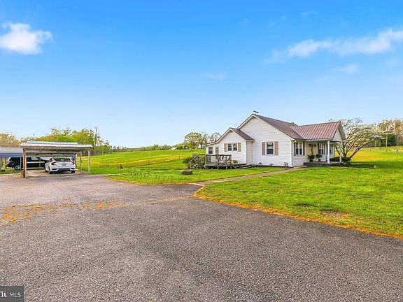 3rd image of 2092 Rocksprings Rd