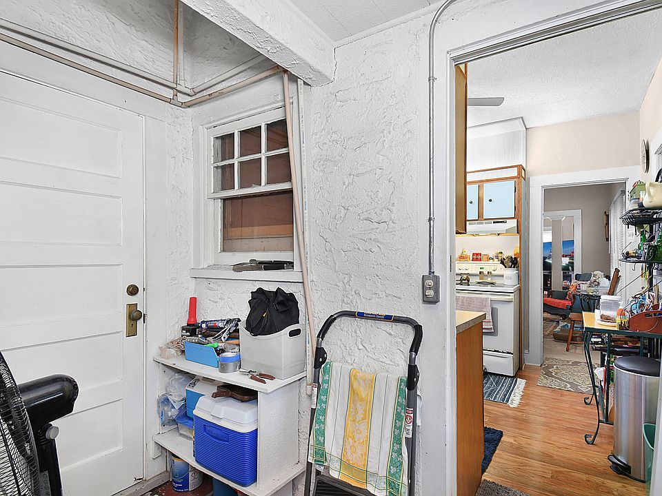 1st image of 413 SE Hibiscus Avenue