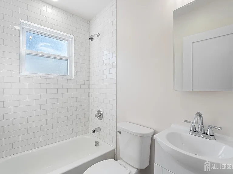 826 George St #1STFL — Photo 16
