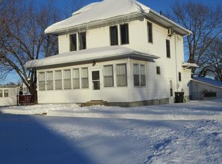 611 Broadway St, Brooklyn, IA 52211