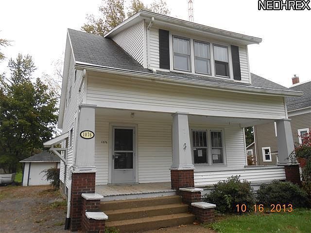 1st image of 1076 N Ellsworth Ave
