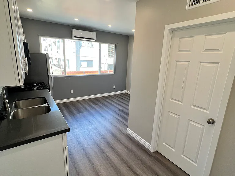417 S Kenmore Ave #20 — Photo 1